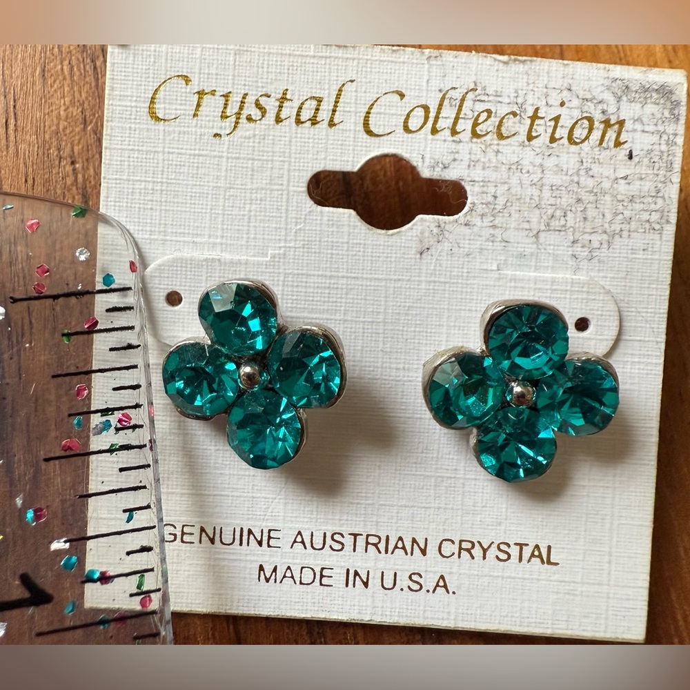 New on Card Crystal Austrian Glass Teal Clover Flower Stud Earrings